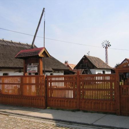 Fenyő Panzió Acomodação com café da manhã Mezőkövesd Exterior foto