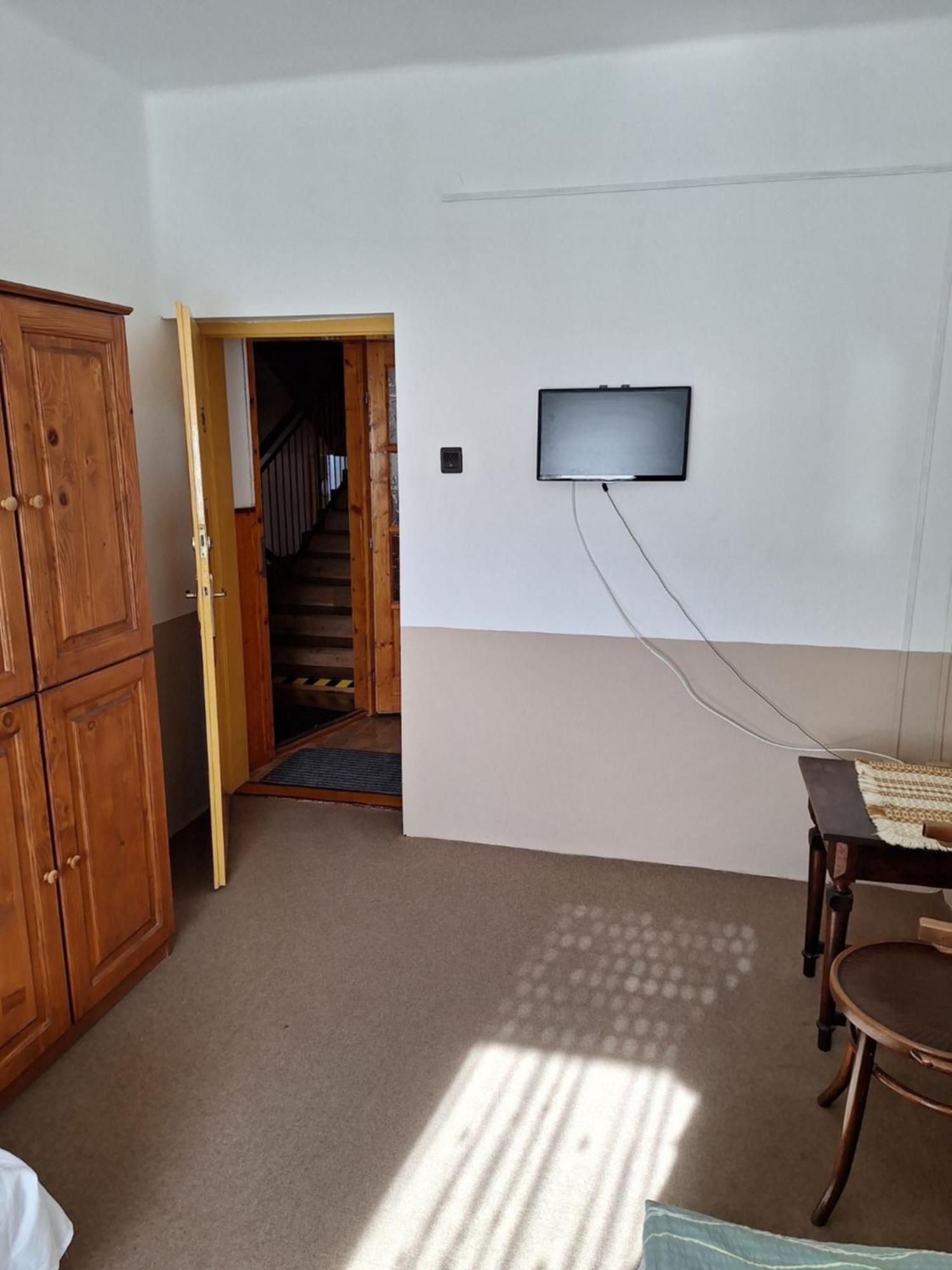 Fenyő Panzió Acomodação com café da manhã Mezőkövesd Exterior foto
