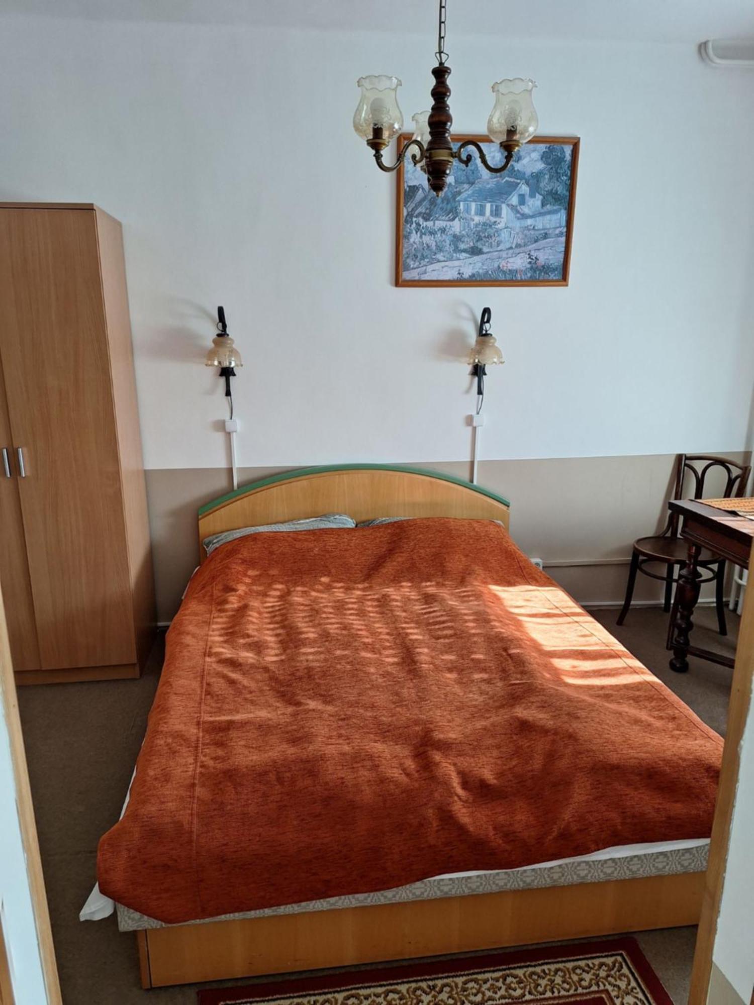Fenyő Panzió Acomodação com café da manhã Mezőkövesd Exterior foto