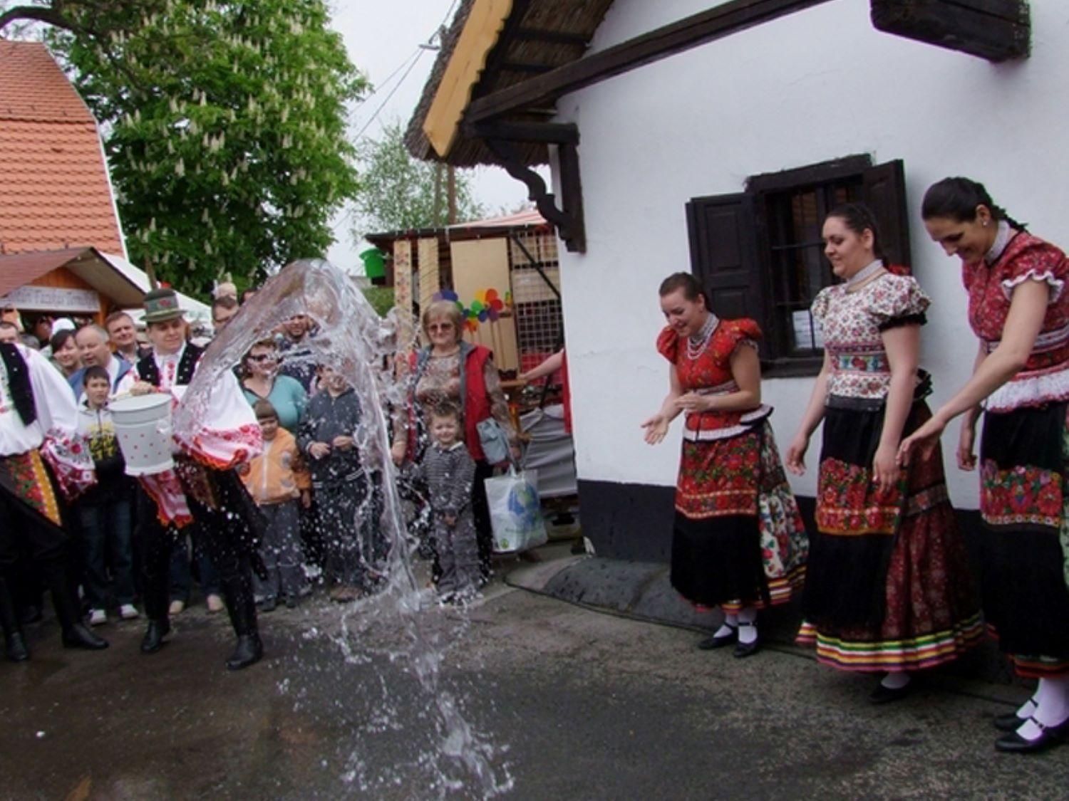Fenyő Panzió Acomodação com café da manhã Mezőkövesd Exterior foto