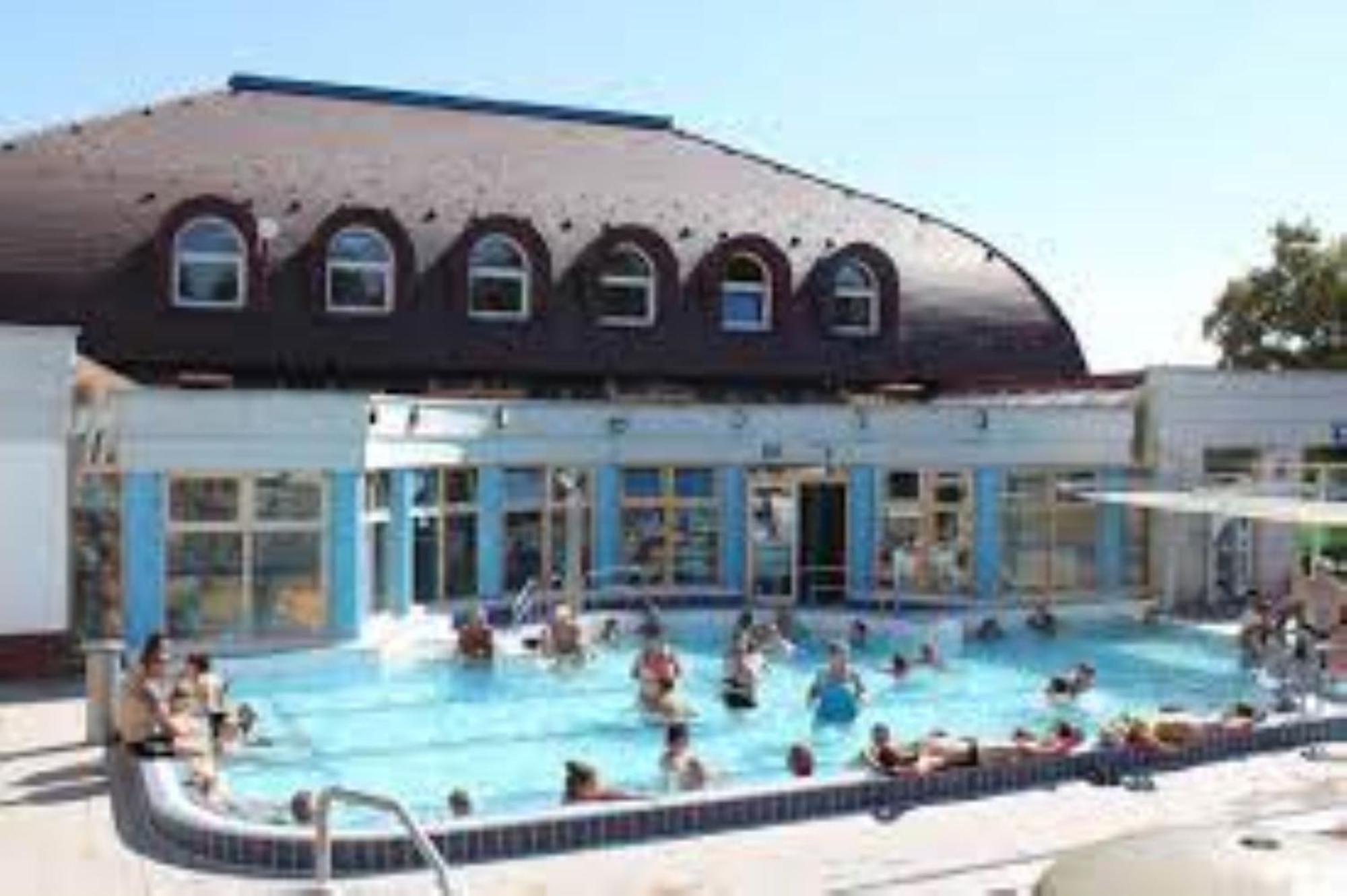 Fenyő Panzió Acomodação com café da manhã Mezőkövesd Exterior foto