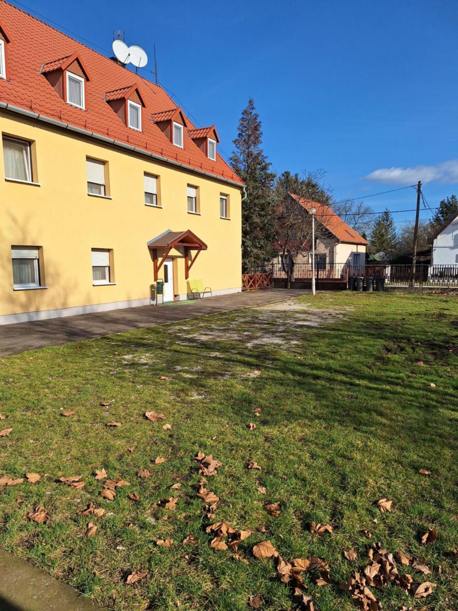 Fenyő Panzió Acomodação com café da manhã Mezőkövesd Exterior foto